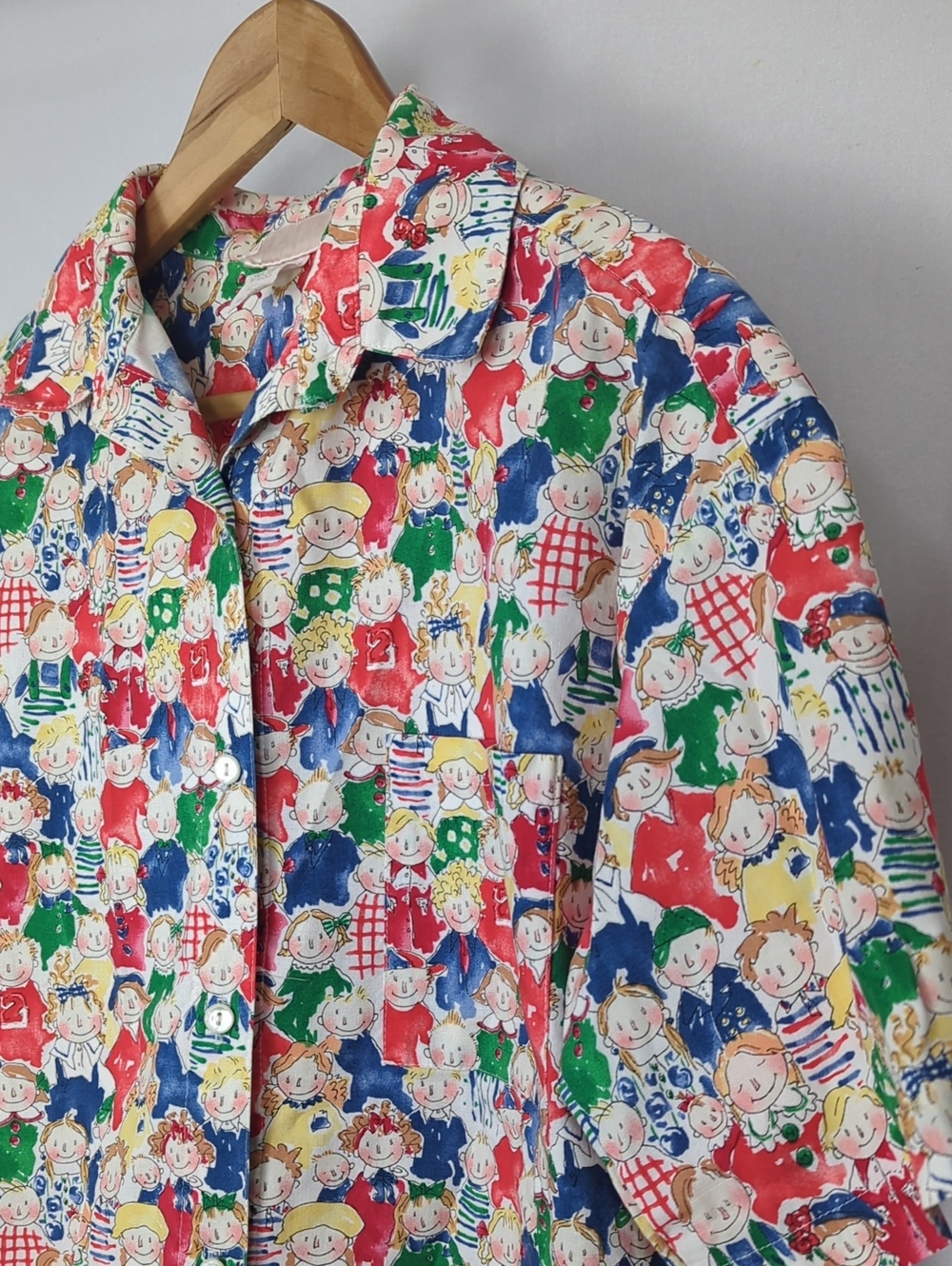 VINTAGE Women's All Over Print Children Graphic Print Camp Shirt